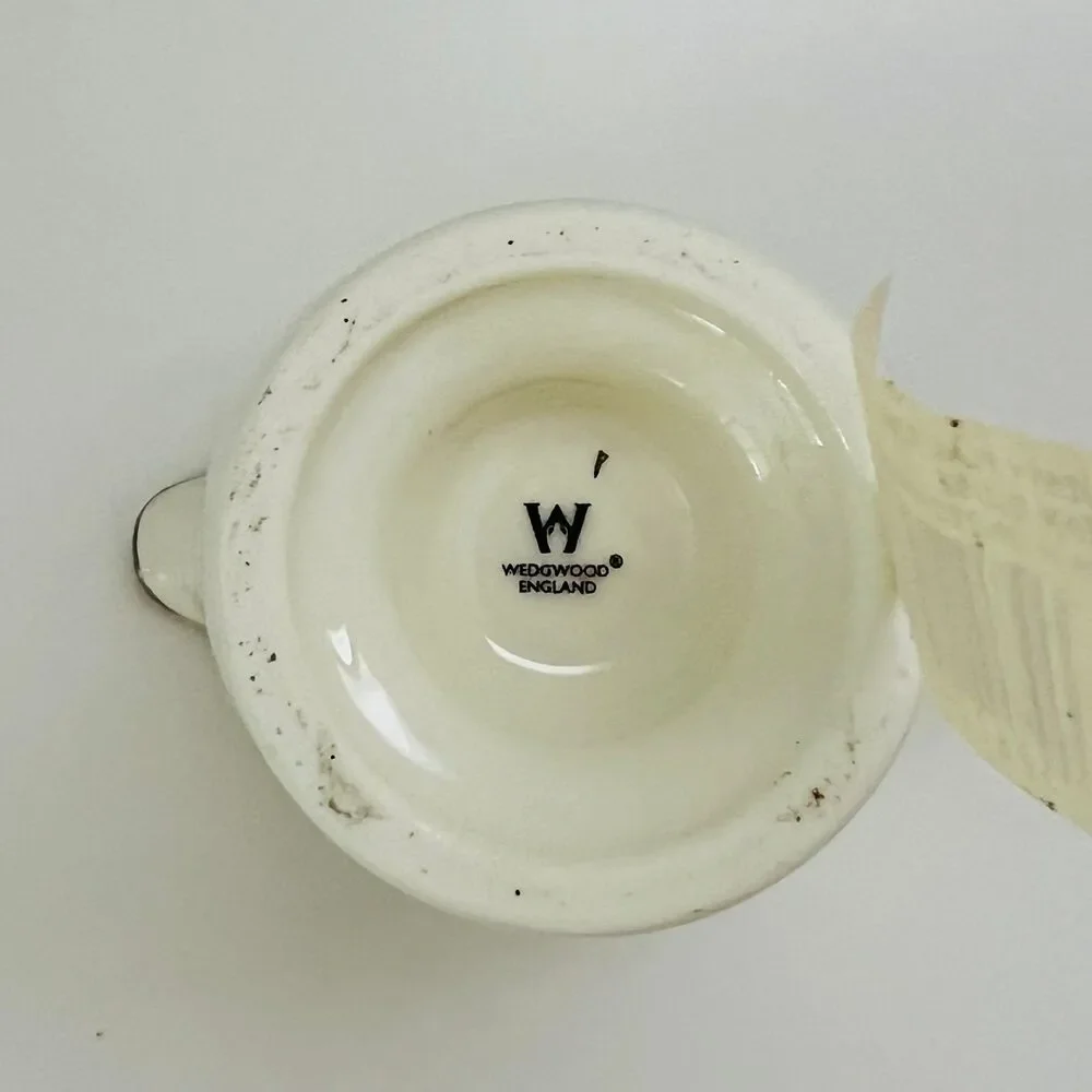 WEDGWOOD Majesty Platinum Cream Globe Shape Creamer